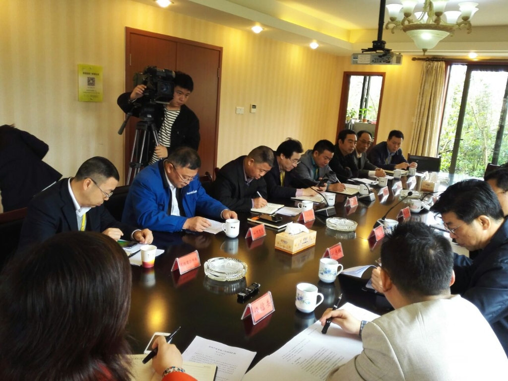 長(zhǎng)沙市委常委、副市長(zhǎng)張迎春一行蒞臨山河智能考察調(diào)研
