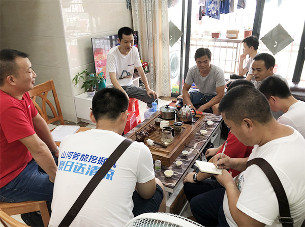 “清涼”送到客戶手中，為山河智能售后服務(wù)活動(dòng)打CAII