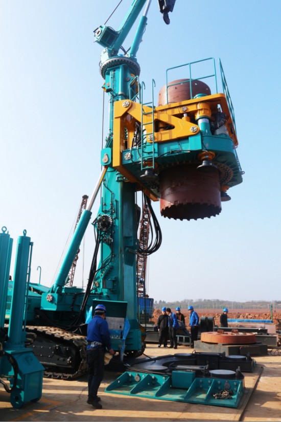 喜訊！山河智能SWRC170自行式全回轉(zhuǎn)全套管鉆機(jī)獲湖南省首臺(tái)(套)重大技術(shù)裝備產(chǎn)品獎(jiǎng)勵(lì)！