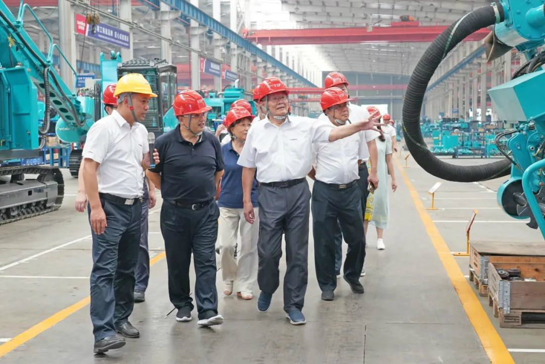 省人大常委會(huì)黨組副書記、副主任王柯敏調(diào)研山河智能