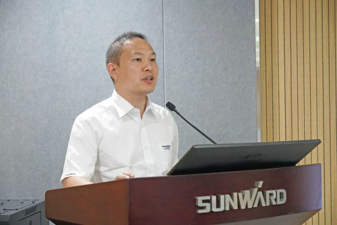 省人大常委會(huì)黨組副書記、副主任王柯敏調(diào)研山河智能