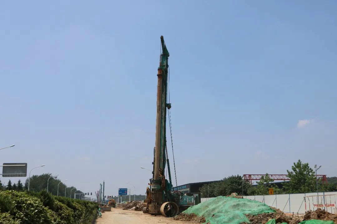 “誤入”樁基 百折不回！他以8臺(tái)旋挖搏未來