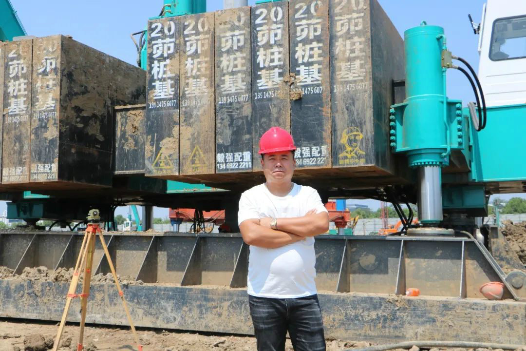 液壓靜力壓樁機從1臺到21臺，他只用了8年！