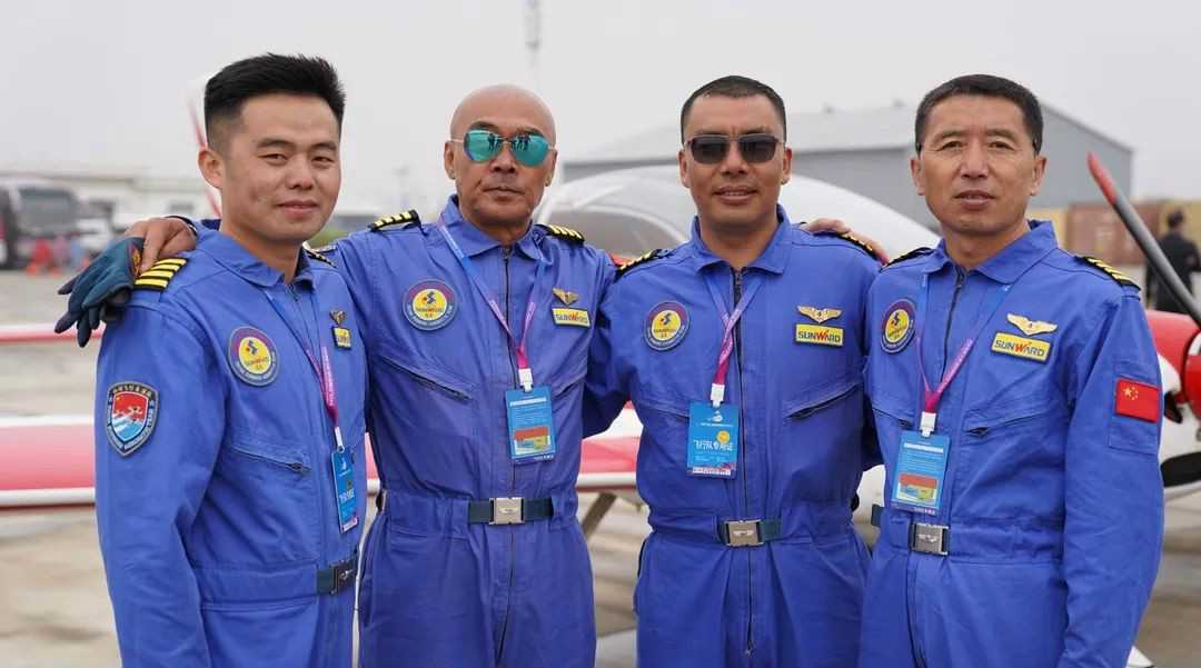 山河四機(jī)飛行編隊驚艷堯城（太原）國際通用航空飛行大會