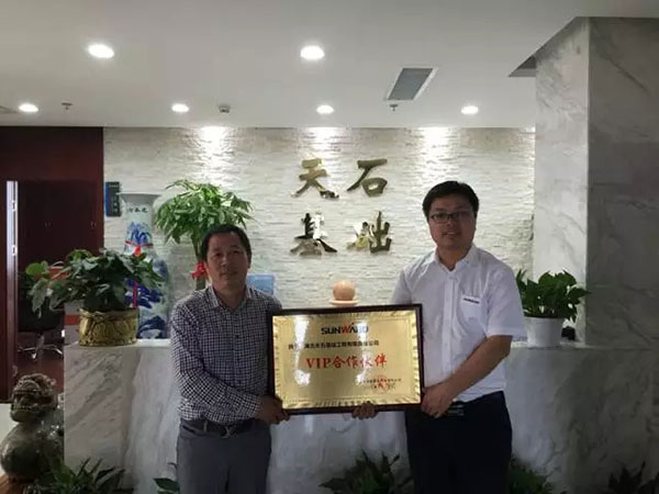 一路相隨，山河智能伴他功成名就