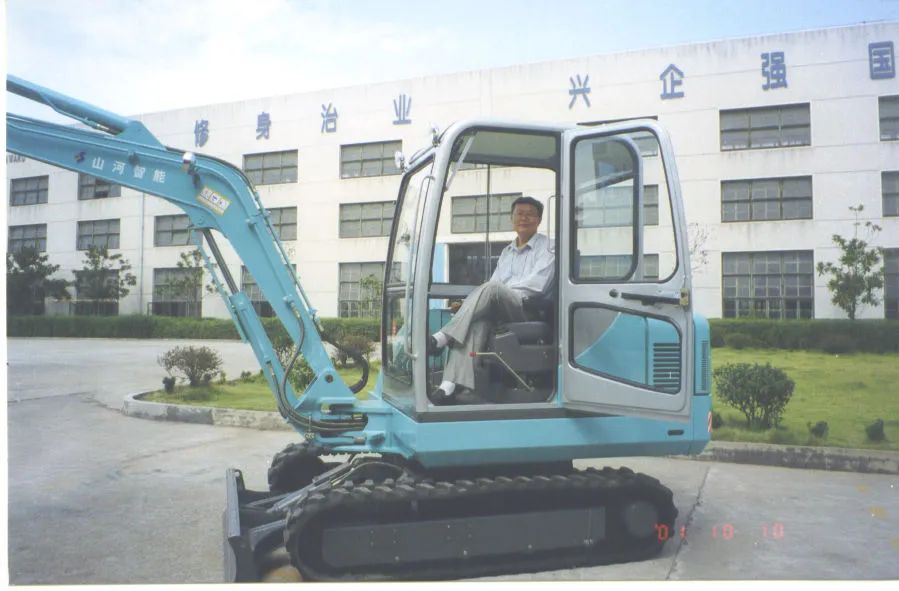 何清華獲“支持黨建工作優(yōu)秀企業(yè)家”榮譽(yù)稱號