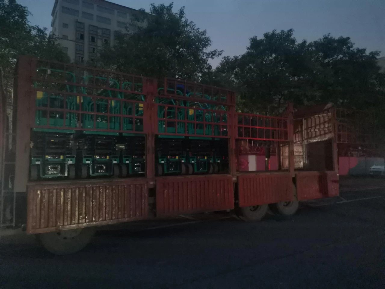 30小時，8個人，10臺裝備，我們說到做到！