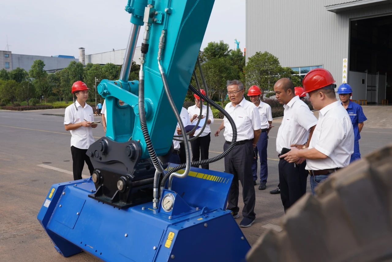 國內(nèi)首臺！山河智能15噸級輪履兩用開帶機(jī)成功下線