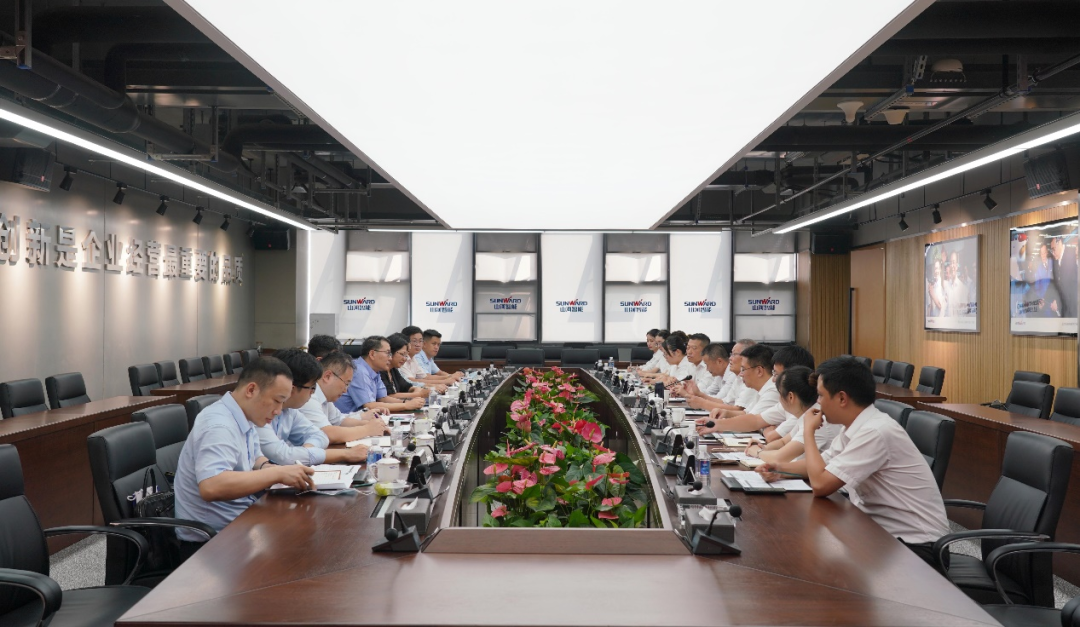 中國出口信用保險公司領(lǐng)導一行調(diào)研山河智能