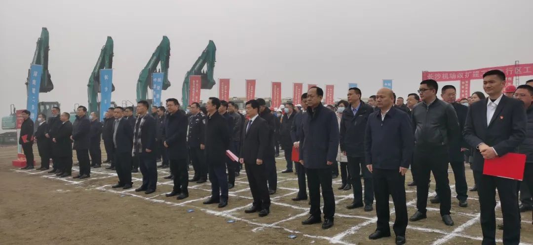 “山河綠”精彩亮相！山河智能裝備全面助力長沙機(jī)場改擴(kuò)建項(xiàng)目