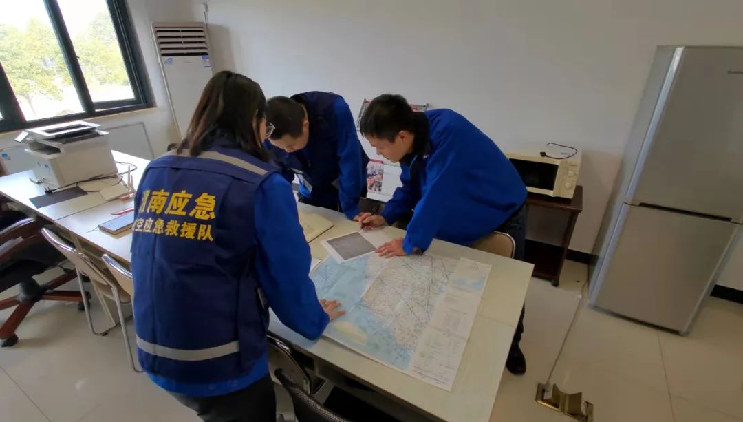 火情就是命令！湖南航空應(yīng)急救援隊山河機組展現(xiàn)“山河速度”