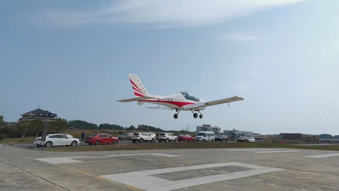 火情就是命令！湖南航空應(yīng)急救援隊山河機組展現(xiàn)“山河速度”