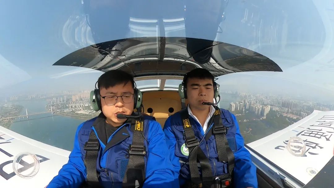 空地協(xié)同顯身手！湖南航空應(yīng)急救援隊(duì)山河機(jī)組開展特情處置應(yīng)急演練