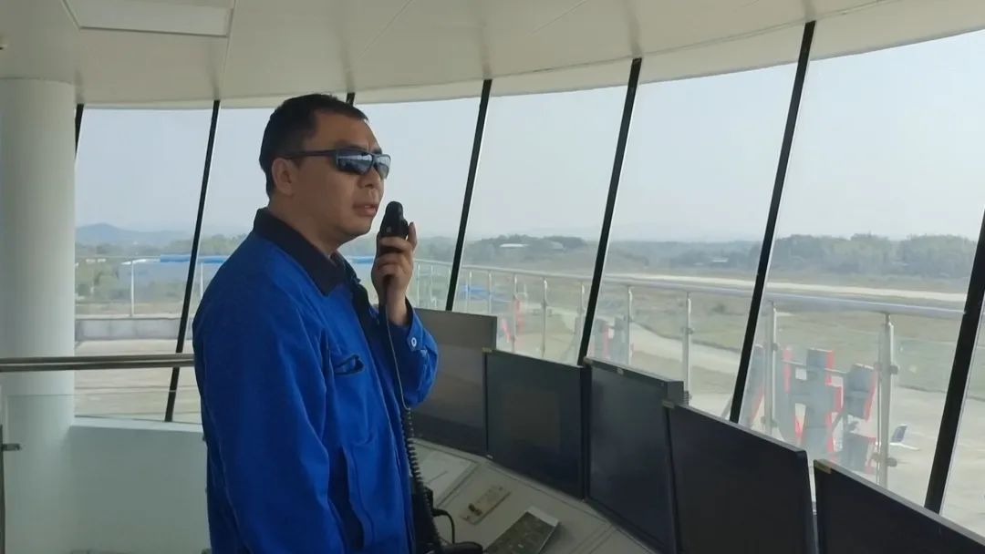 空地協(xié)同顯身手！湖南航空應(yīng)急救援隊(duì)山河機(jī)組開展特情處置應(yīng)急演練