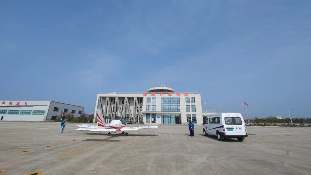 空地協(xié)同顯身手！湖南航空應(yīng)急救援隊(duì)山河機(jī)組開展特情處置應(yīng)急演練