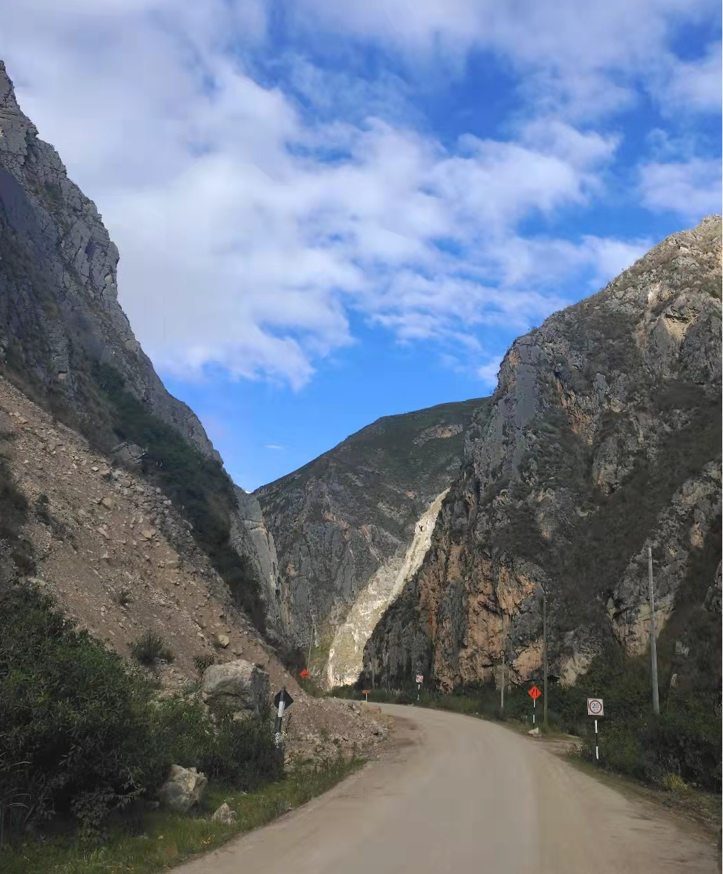 挑戰(zhàn)世界第二高山脈！山河智能裝備助力秘魯安第斯國家公路項目建設