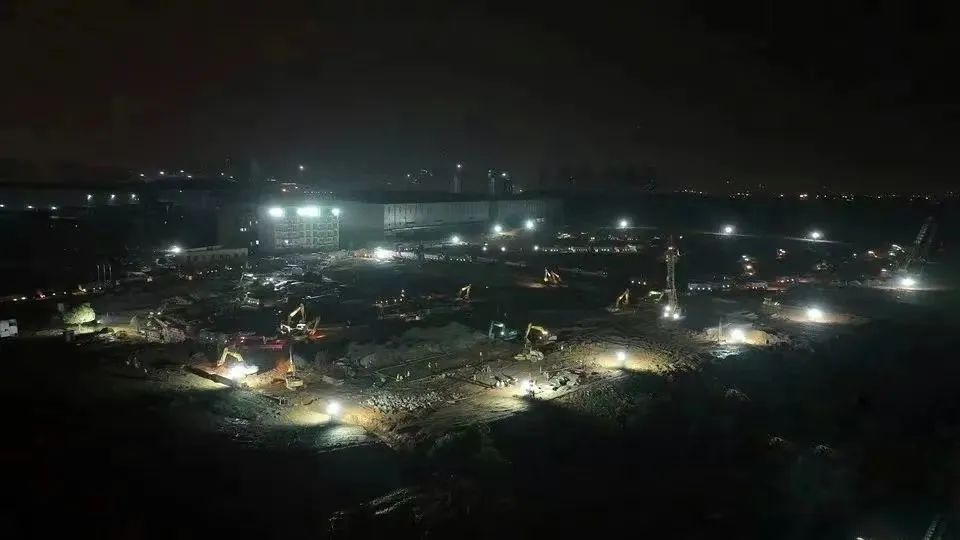 沖鋒一線顯擔當！山河智能挖掘機助力長沙方艙醫(yī)院建設