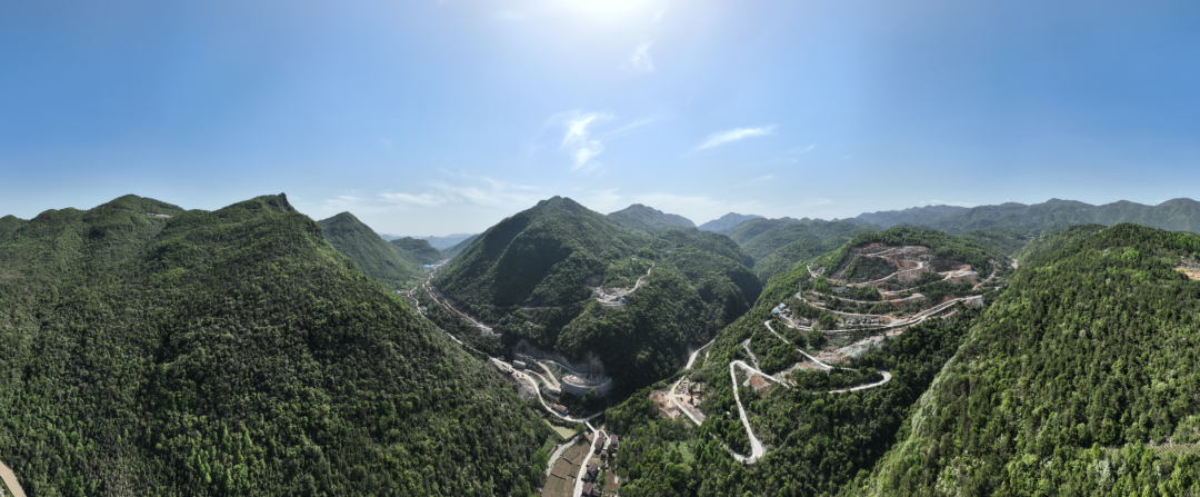展現(xiàn)施工“奇效”！山河智能旋挖鉆機強勢助力爐慈高速公路建設(shè)