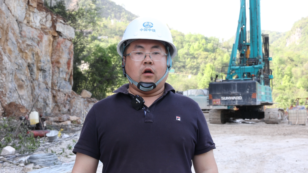 展現(xiàn)施工“奇效”！山河智能旋挖鉆機強勢助力爐慈高速公路建設(shè)