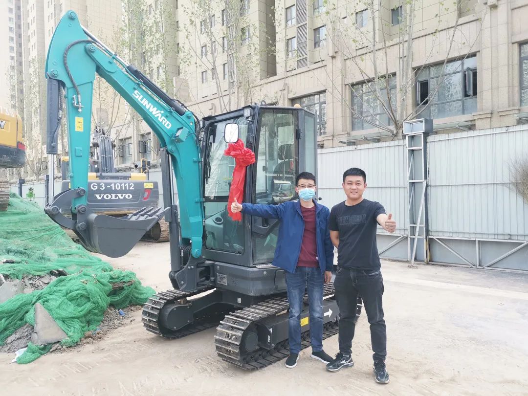 沖、沖、沖！帶您感受山河智能挖掘機(jī)火熱交機(jī)時(shí)刻