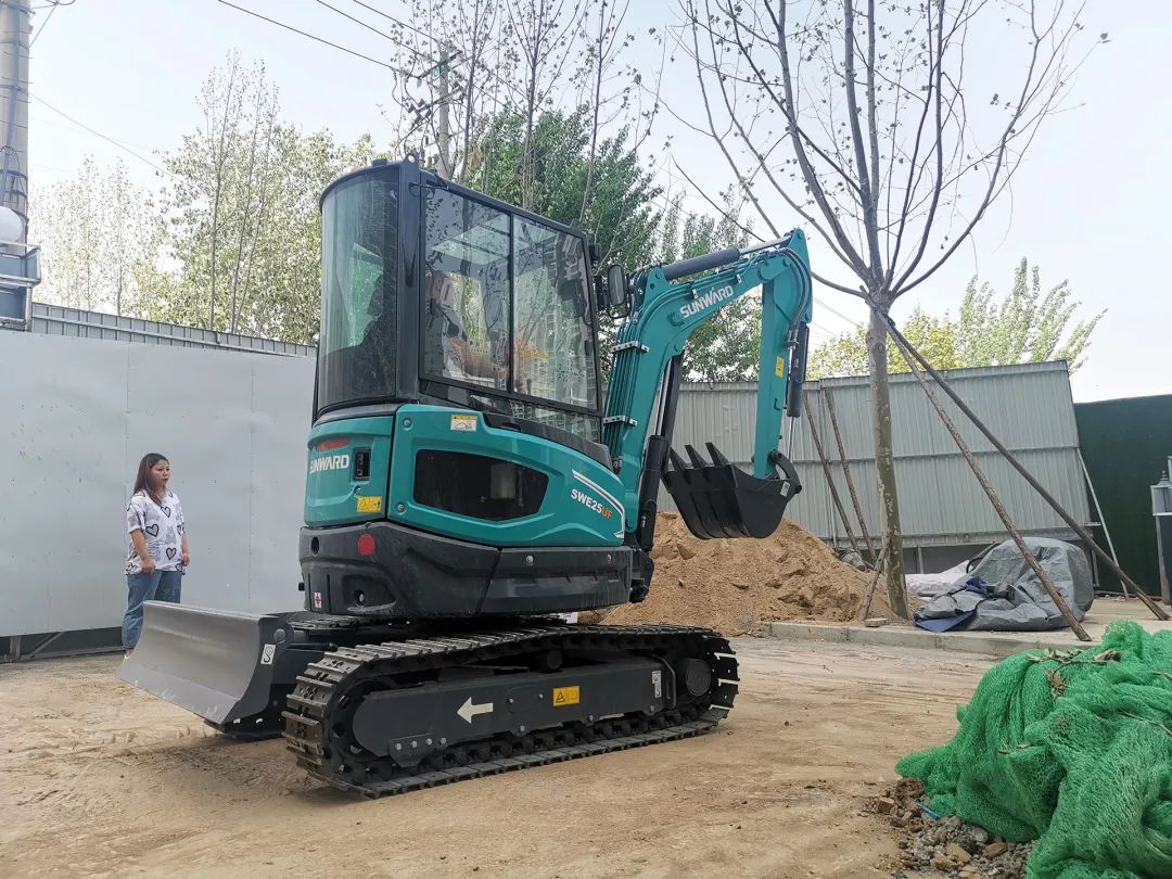 沖、沖、沖！帶您感受山河智能挖掘機(jī)火熱交機(jī)時(shí)刻