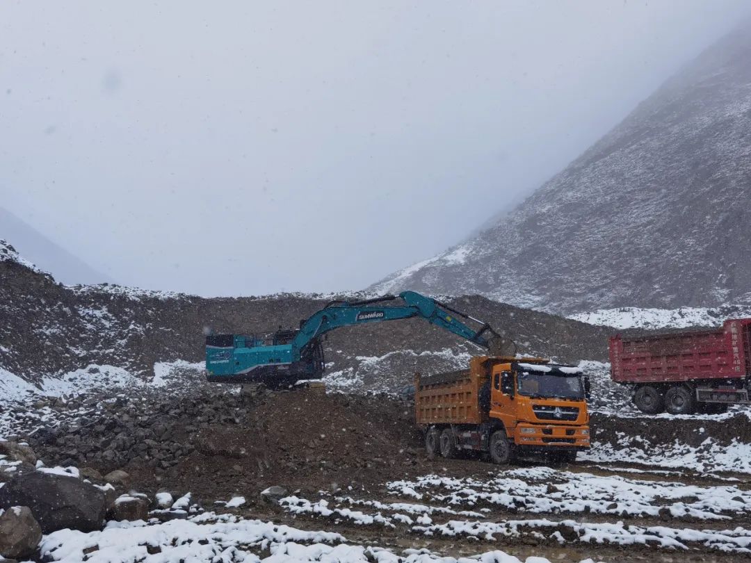 征戰(zhàn)川藏鐵路！山河智能新一代電動挖掘機(jī)成功交付