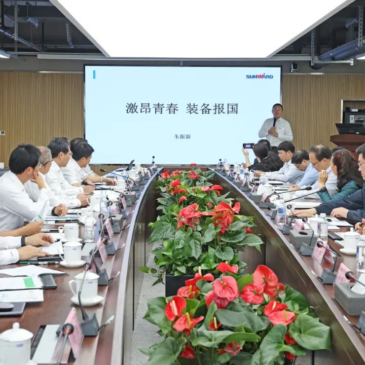 深化產(chǎn)學(xué)研合作！中南大學(xué)校長、中國工程院院士田紅旗率團拜訪山河智能