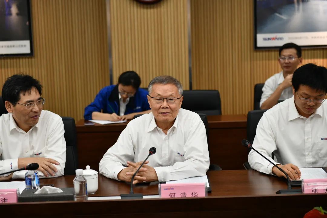 中南大學(xué)副校長(zhǎng)郭學(xué)益率科學(xué)研究部一行調(diào)研山河智能