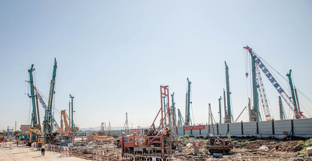 “山河綠”再現(xiàn)大灣區(qū)！山河智能旋挖鉆機(jī)組團(tuán)助建廣州白云機(jī)場項(xiàng)目