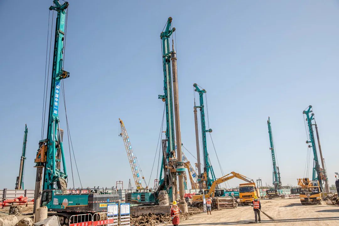“山河綠”再現(xiàn)大灣區(qū)！山河智能旋挖鉆機(jī)組團(tuán)助建廣州白云機(jī)場項(xiàng)目