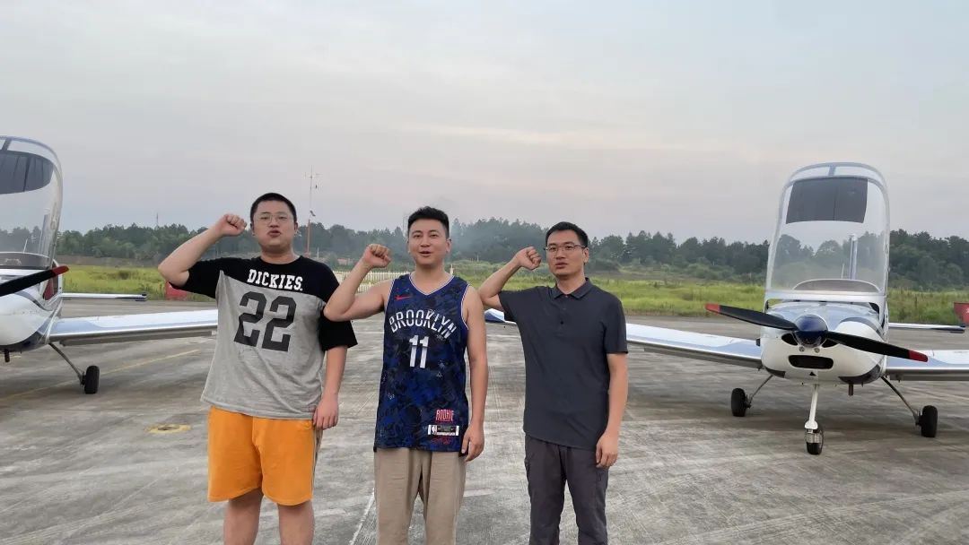 沖上云霄！湖南山河通航學(xué)員成功單飛