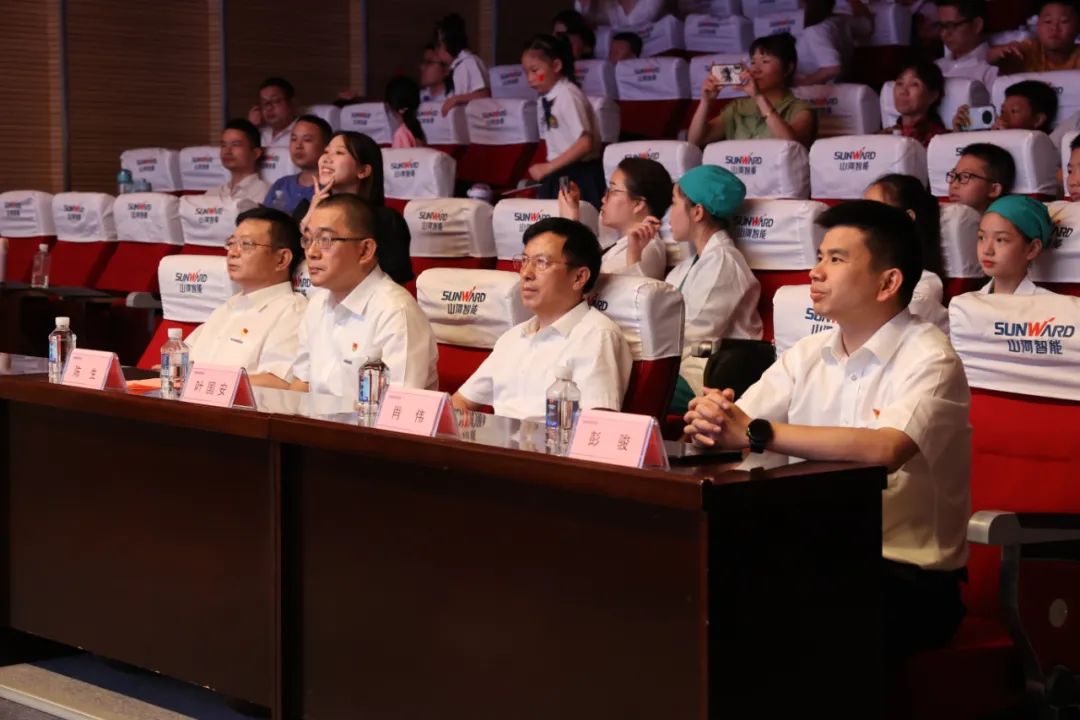 繽紛“暑”假，不負(fù)所“托”！山河智能職工子女暑期托管班結(jié)業(yè)啦