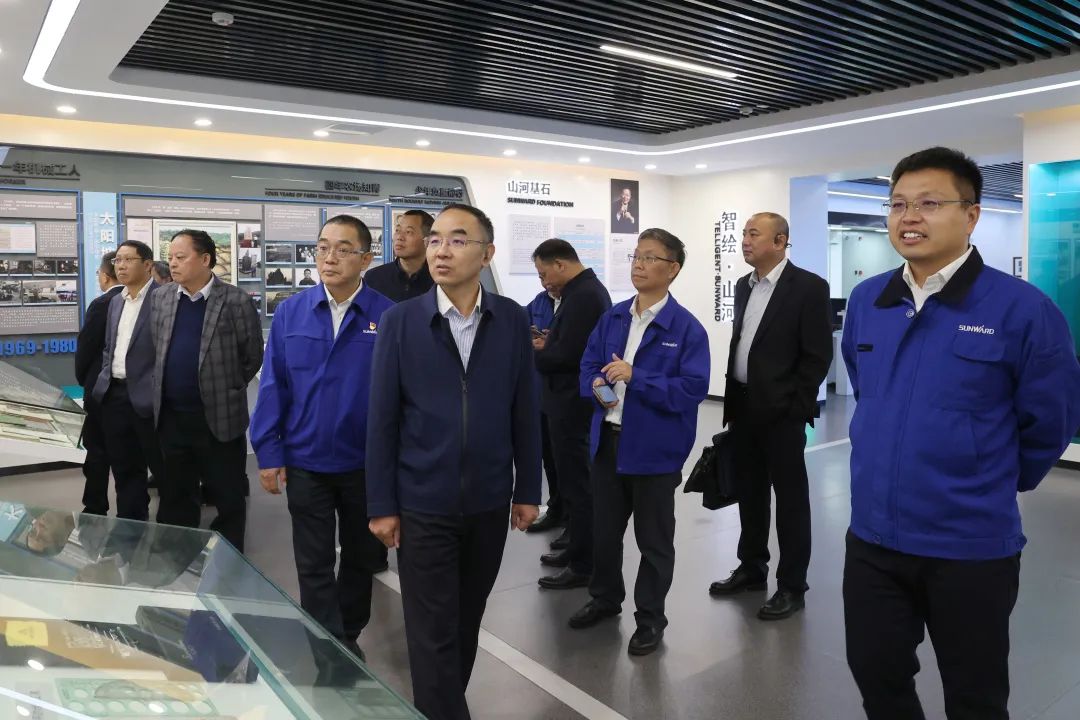 強強聯(lián)合，夯實湖南工程建設(shè)湘軍！山河智能與湖南路橋簽訂戰(zhàn)略合作協(xié)議