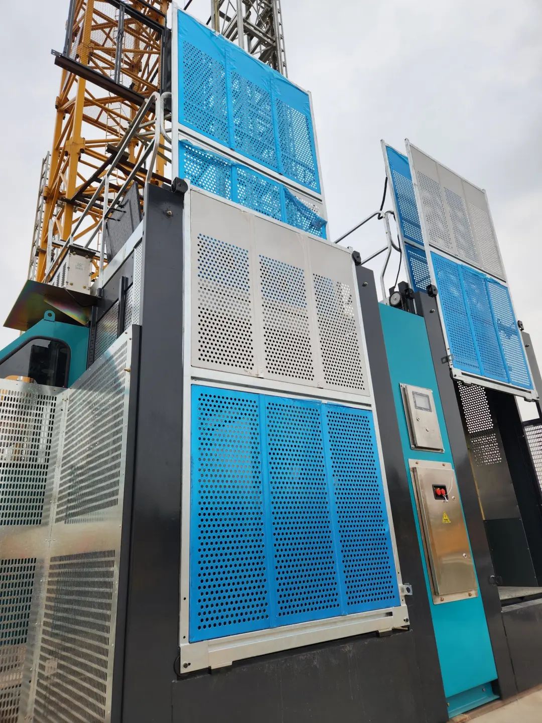 科技顯能、再添新品！山河江麓智能施工升降機成功下線