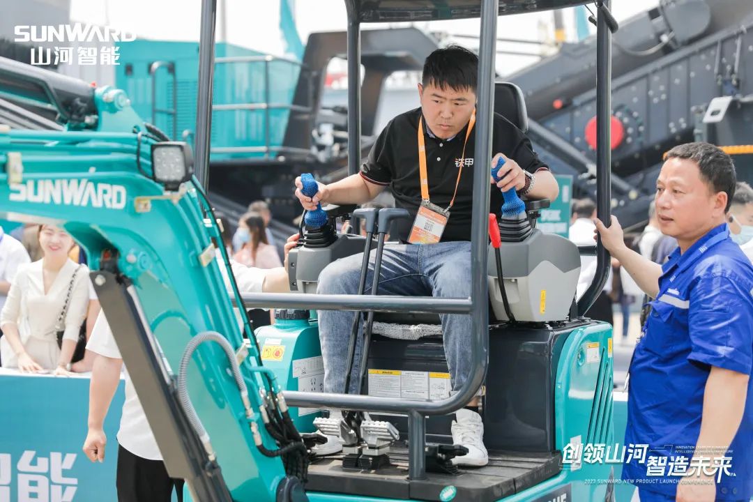 精品出擊、互動(dòng)不斷！山河智能F系列挖掘機(jī)閃耀長(zhǎng)沙展