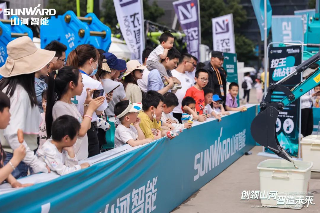 精品出擊、互動(dòng)不斷！山河智能F系列挖掘機(jī)閃耀長(zhǎng)沙展