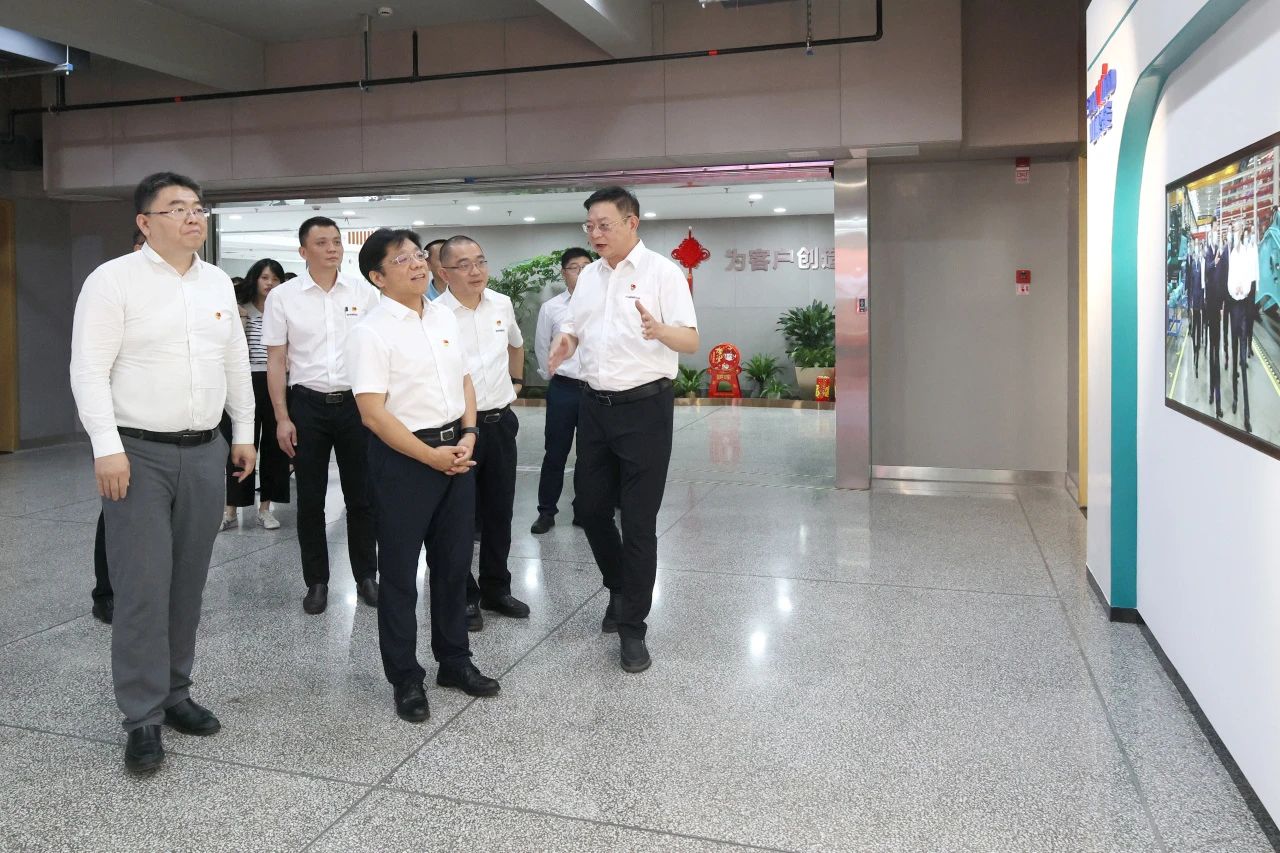 中國進(jìn)出口銀行總行黨委委員、副行長李鈞一行調(diào)研山河智能