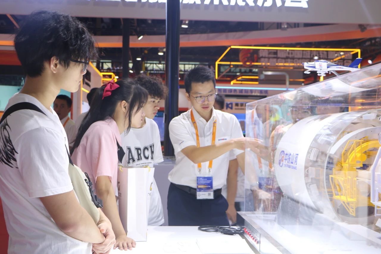中鐵山河亮相首屆廣州大灣區(qū)國際軌道交通產業(yè)發(fā)展論壇暨展覽會