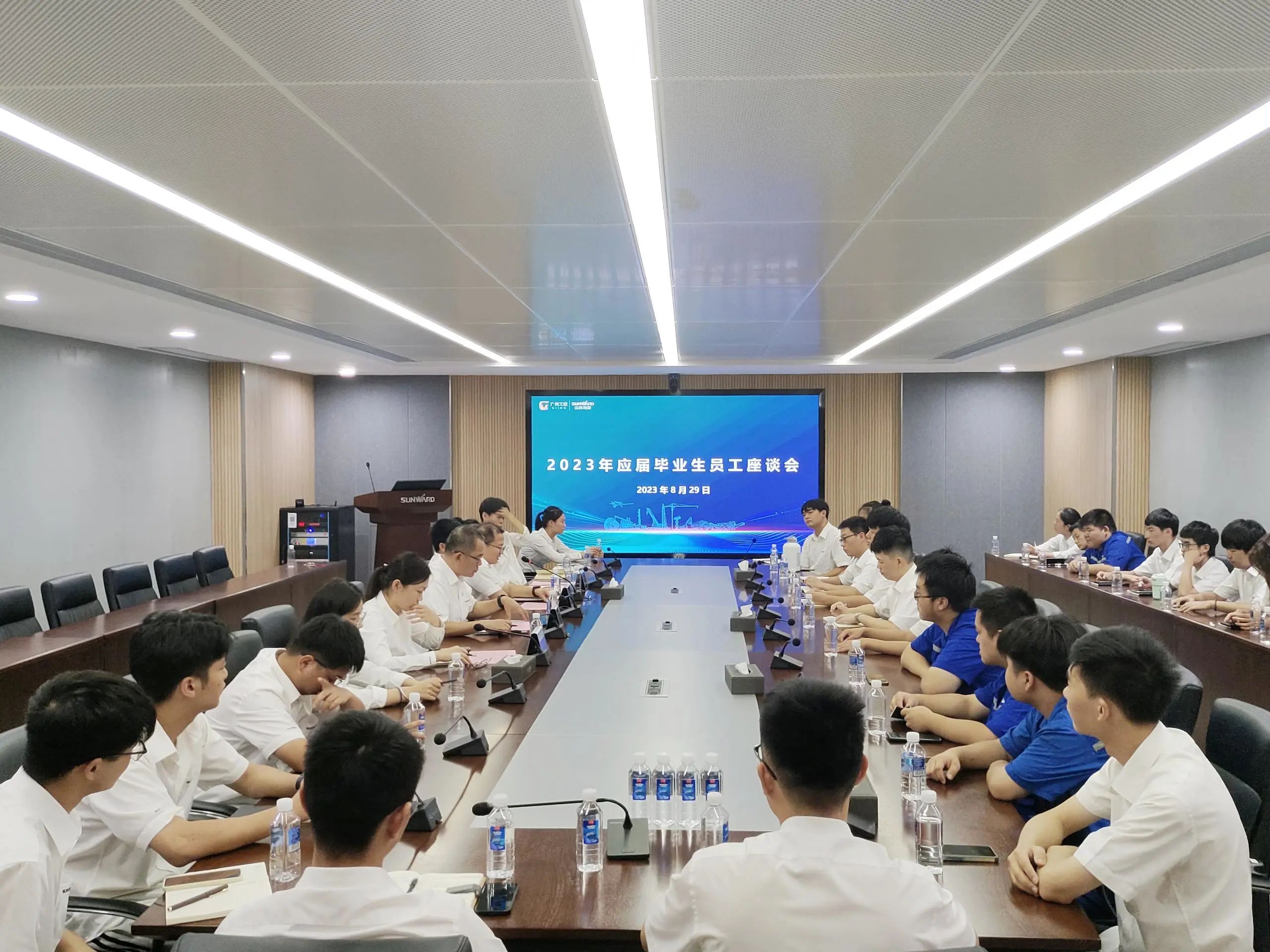 暢談心聲，共話未來！這場(chǎng)應(yīng)屆畢業(yè)生員工座談會(huì)，很暖，很貼心！