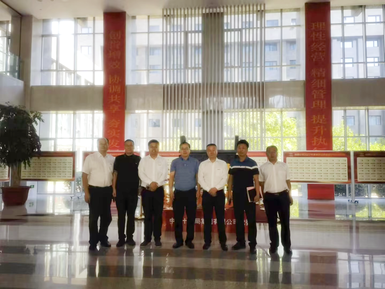 合作共贏！山河智能總經(jīng)理夏志宏帶隊赴中鐵十九局拜訪交流