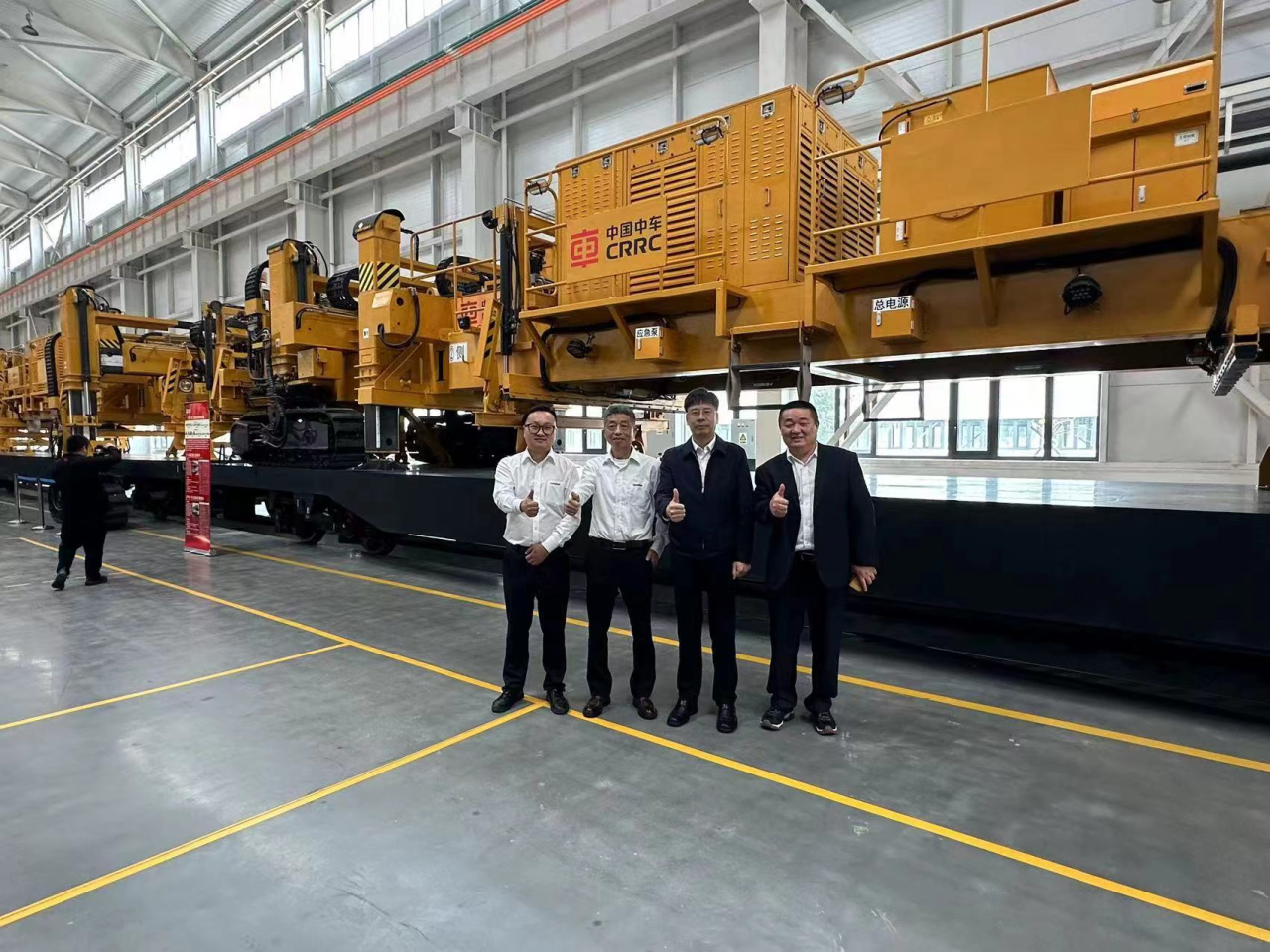 CPH-30J道岔鋪換機組全球發(fā)布！山河智能與寶雞中車時代共繪鐵路裝備新篇章！