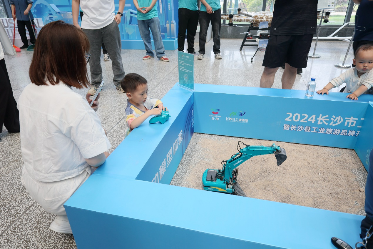 山河智能助力2024長沙市工業(yè)旅游嘉年華活動(dòng)
