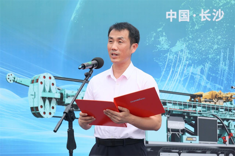 引領(lǐng)綠色科技新篇章！山河智能新能源鉆機(jī)成功交付