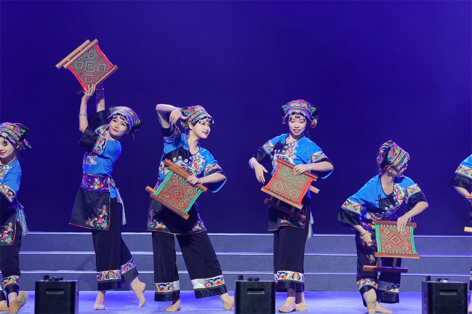 創(chuàng)新引領(lǐng)價值 理想成就未來——慶祝山河智能成立25周年表彰大會暨文藝晚會隆重舉行