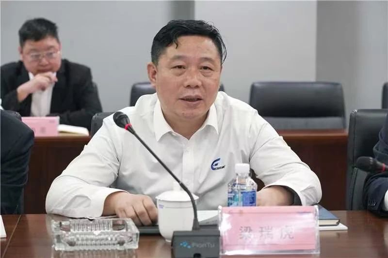 強強聯(lián)手！山河智能與湖南楚湘建工集團達成共建礦山生產(chǎn)建設(shè)創(chuàng)新聯(lián)合體共識