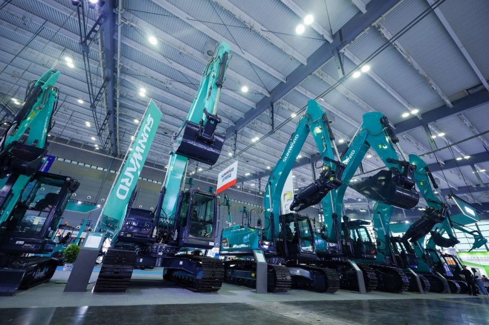 2025 CICEE | 從單一工具邁向多元化解決方案，山河智能呈現(xiàn)非凡挖掘機(jī)風(fēng)采
