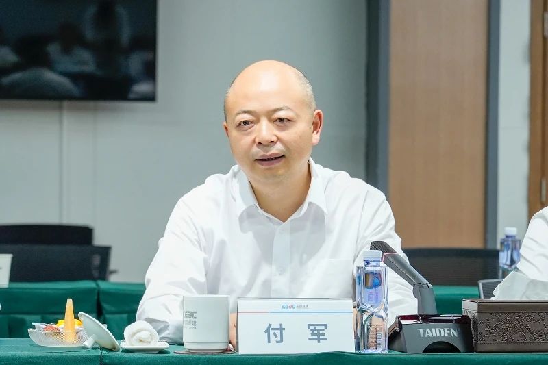 山河智能與易普力公司深化戰(zhàn)略合作，共筑混裝設(shè)備技術(shù)轉(zhuǎn)化新標(biāo)桿
